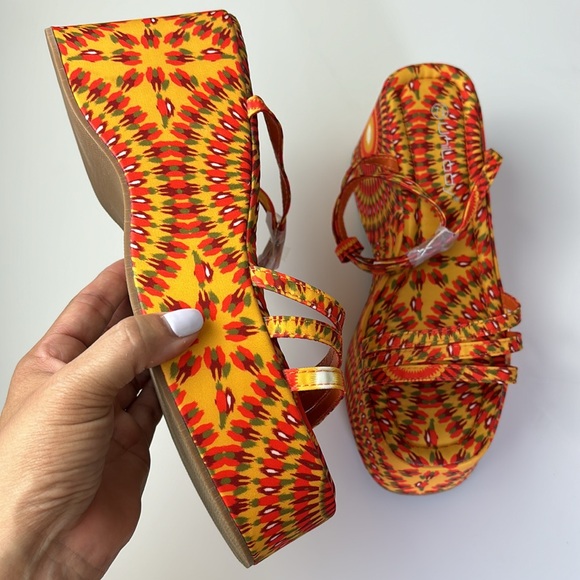 NEW| Retro 70’s Colorful Platform Sandals - Picture 5 of 10